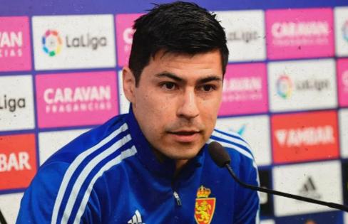 Tomás Alarcón vive días difíciles en Real Zaragoza. Crédito: @realzaragoza.