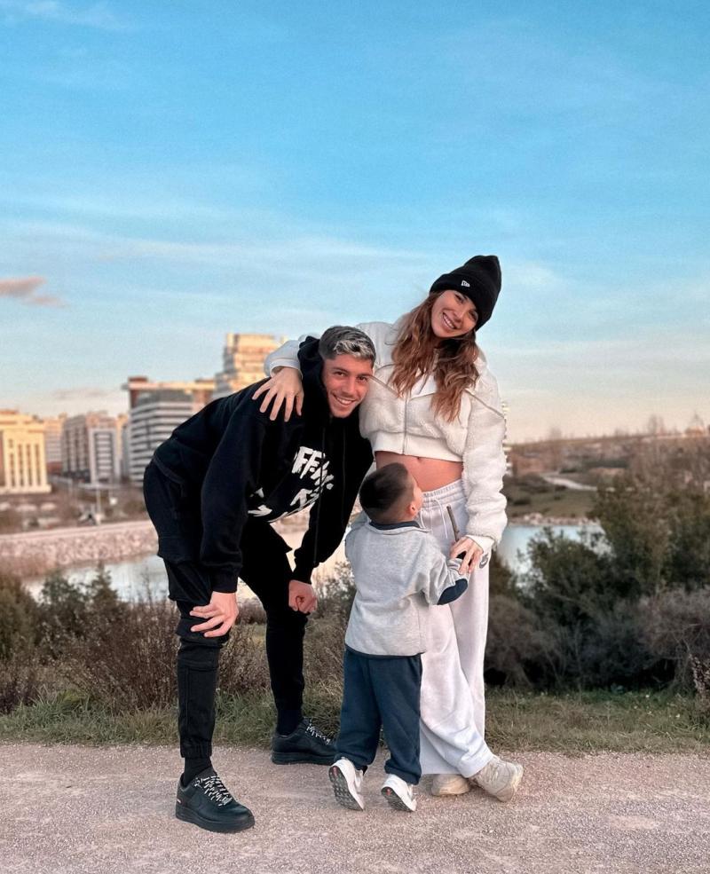 Federico Valverde junto a su esposa Mina Bonino.