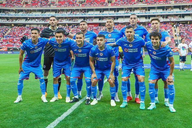 Iván Morales fue titular en la derrota de Cruz Azul.