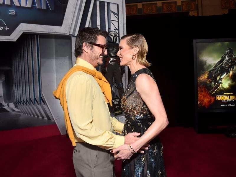 Sarah Paulson y Pedro Pascal.