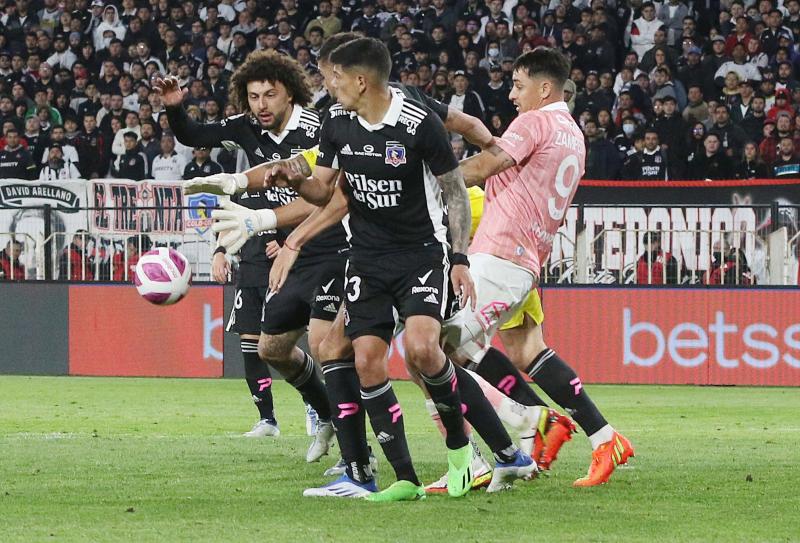 La UC recibirá a Colo Colo en el estadio Santa Laura.