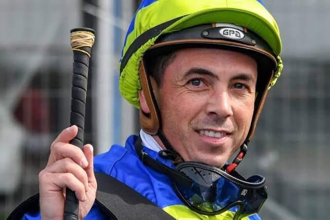 El jinete Dean Holland murió este lunes tras caer de su caballo. / Foto: Twitter @SkyracingAU