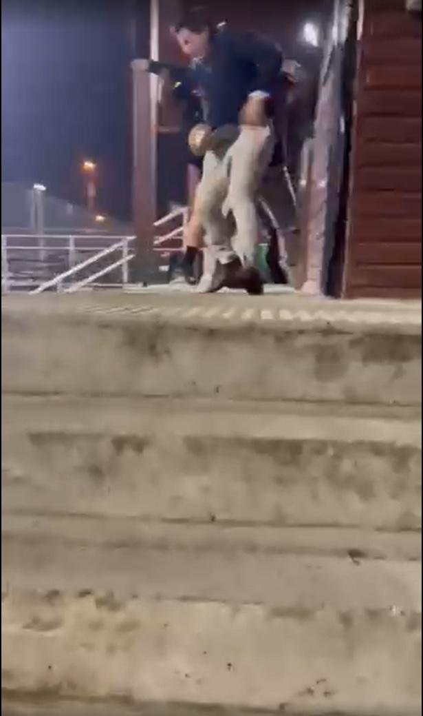 Joven increpa a core de Osorno durante partido de fútbol. Imagen: Pantallazo.