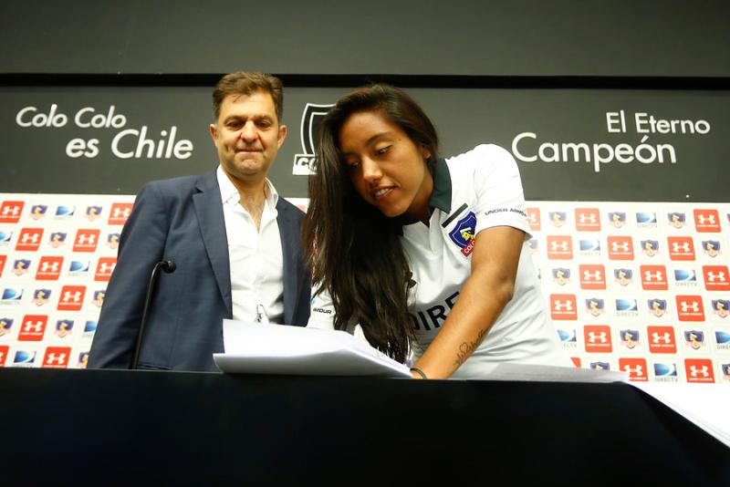 Daniela Seguel es una reconocida fanática de Colo Colo. Imagen: Photosport.