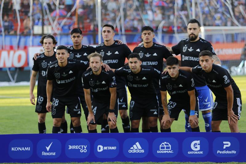 La U jugará con el uniforme negro en honor a Leonel Sánchez. Foto: Agencia Aton 2022