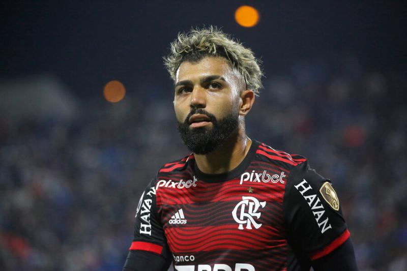 Gabigol se desquitó con un hincha de Fluminense tras la caída en la final del Campeonato Carioca. Crédito: Reuters.