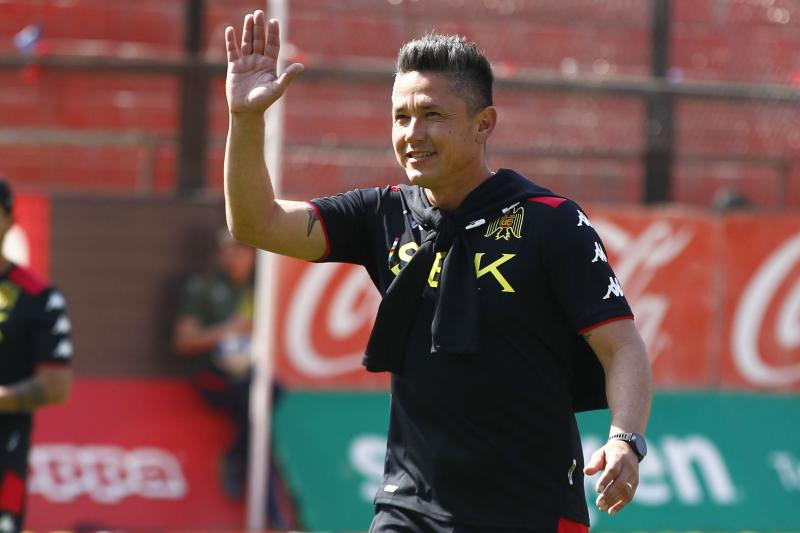 Gustavo Canales tuvo una breve etapa como DT de Unión Española - Photosport