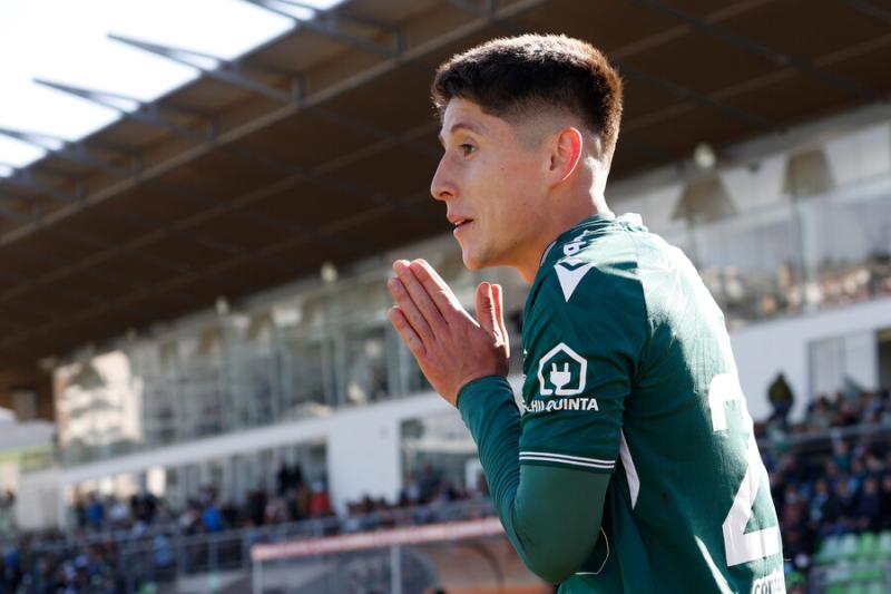 Jean Beausejour elogió a la promesa de Santiago Wanderers, Matías Plaza. Crédito: Photosports.