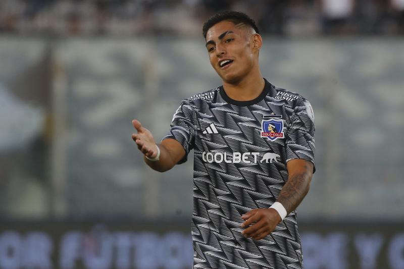 El caso de Jordhy Thompson le trajo más de algún problema al técnico de Colo Colo. / Photosport