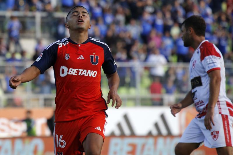 Nicolás Guerra con la camiseta de la U.