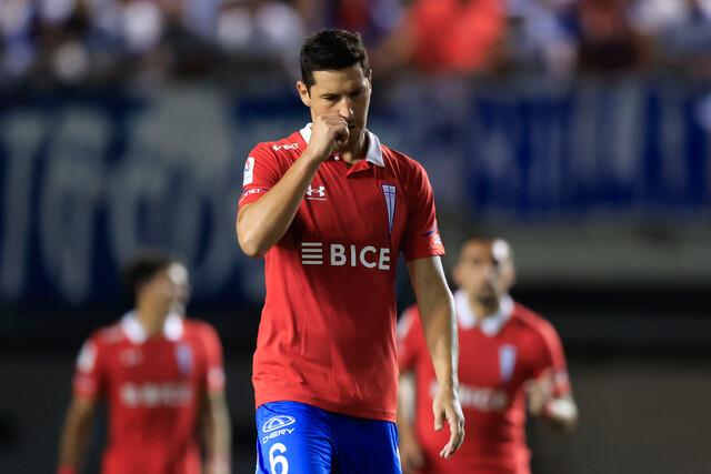 Guillermo Burdisso se lesionó y será perderá el Clásico Universitario entre la U y la UC. Crédito: Photosport.