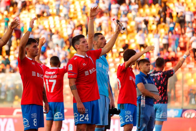 Universidad Católica quiere quedarse con la victoria en este duelo. Imagen: Photosport.