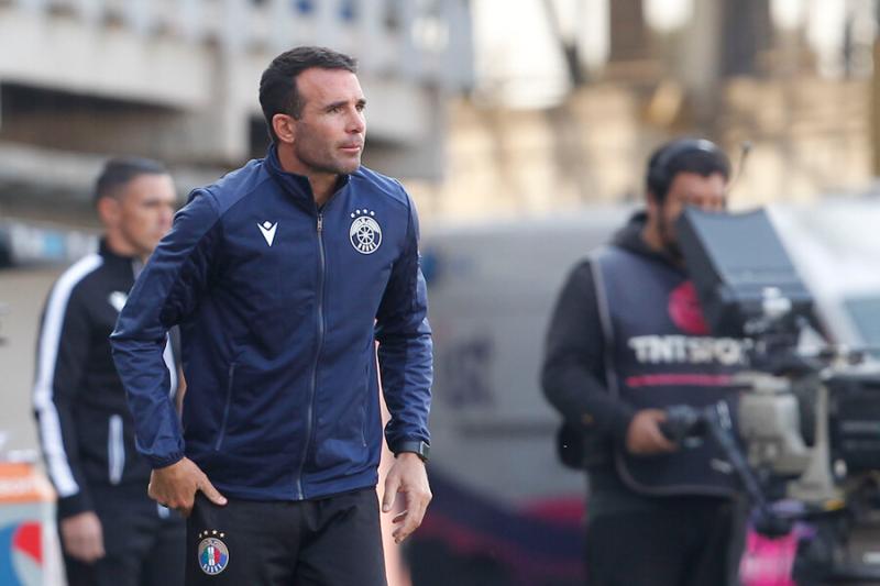 Manuel Fernández sería el primer entrenador despedido de la Primera División. Imagen: Photosport.