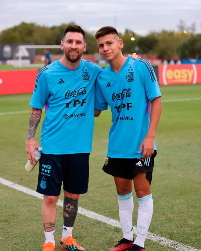 Claudio Echeverri fue invitado a entrenar a la Selección Argentina