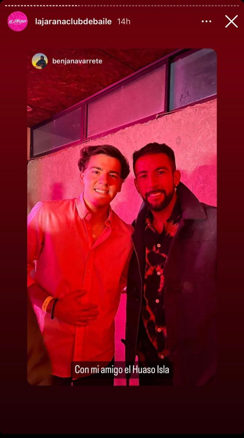 El 'Huaso' junto a sus fanáticos en el popular evento.