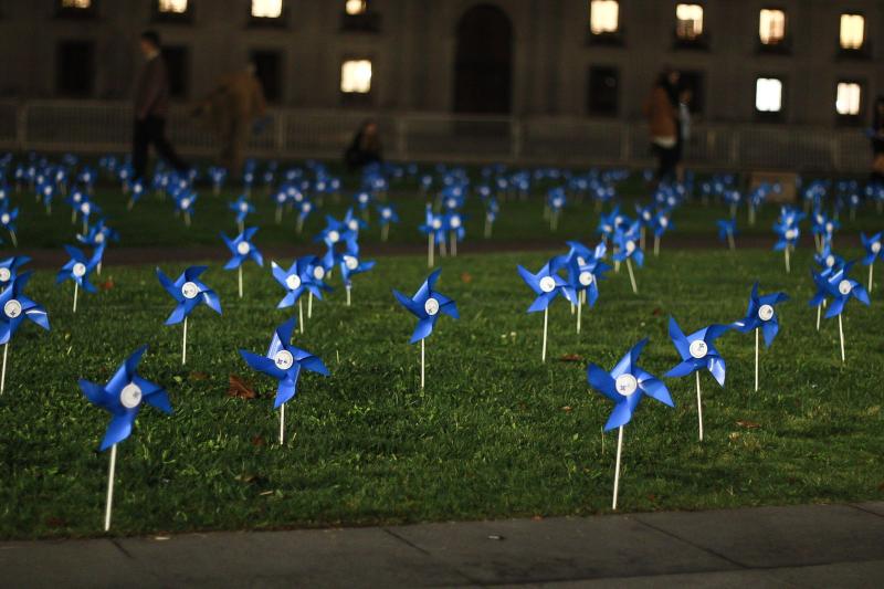 Día del maltrato infantil - Remolinos en Plaza de la Ciudadanía