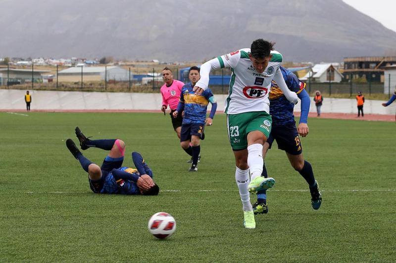 Campeonato Chileno - Puerto Montt goleó a Bories en el partido más austral del mundo
