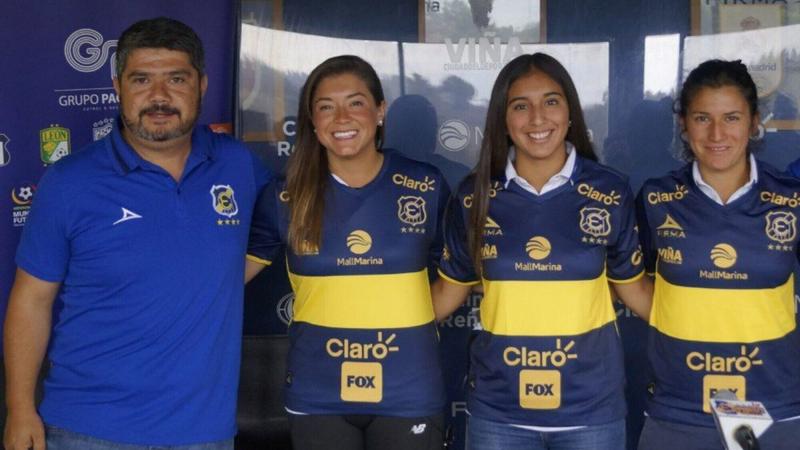 Mario Vera fue acusado de matrato por parte de jugadoras de Everton.