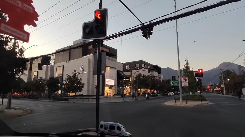 Españoles recorren sector oriente de Santiago