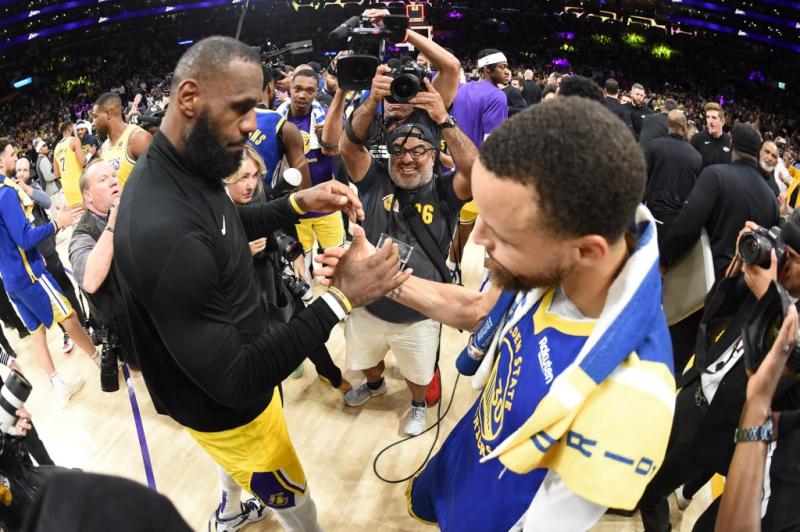 Los Lakers avanzan a la final del Oeste de NBA eliminando a los campeones Warriors