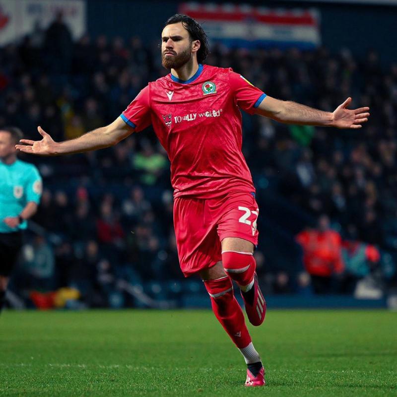 Ben Brereton anotó un doblete en el último duelo por Championship, pero Blackburn Rovers no pudo meterse a la liguilla de ascenso. / Foto: @ben.brereton
