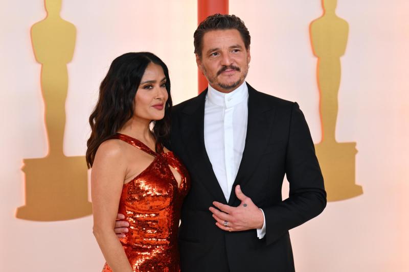AFP - Salma Hayek junto a Pedro Pascal.