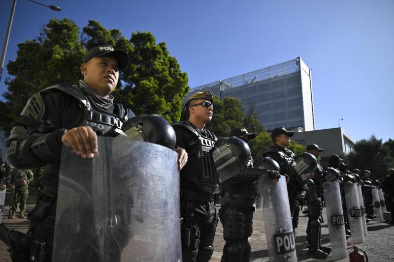 AFP - Resguardo policial en la Asamblea Nacional de Ecuador