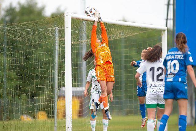 Antonia Canales no pudo mantener la categoría junto a su club en España. (Instagram)