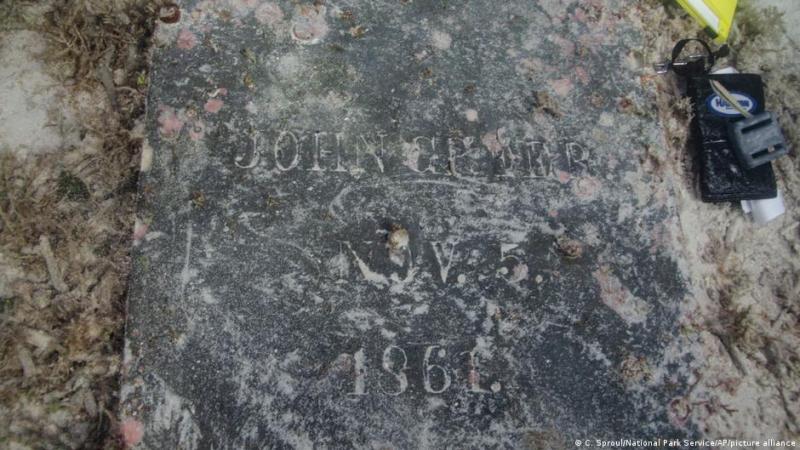 La tumba de John Greer revela con claridad que murió el 5 de noviembre de 1861.