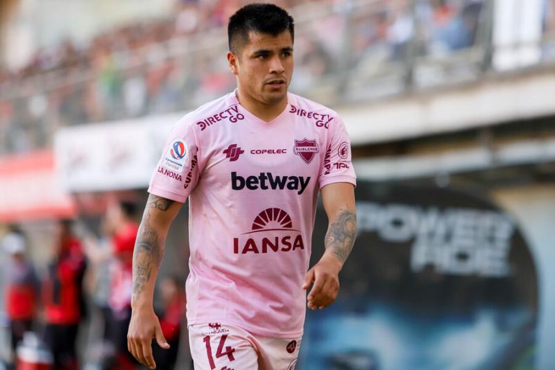 Jovany Campusano interesa en la U. Crédito: Agencia Uno.