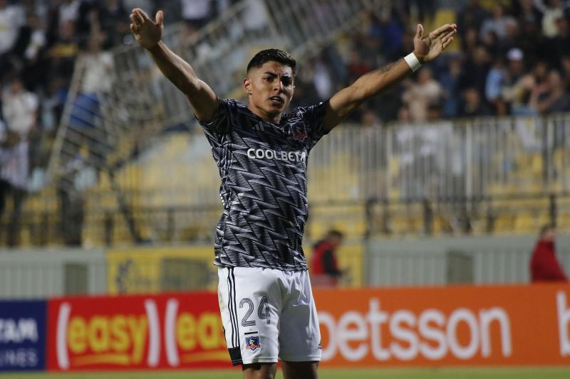 Jordhy Thompson volvió a las prácticas con Colo Colo tras su formalización por violencia intrafamiliar. / Agencia Uno