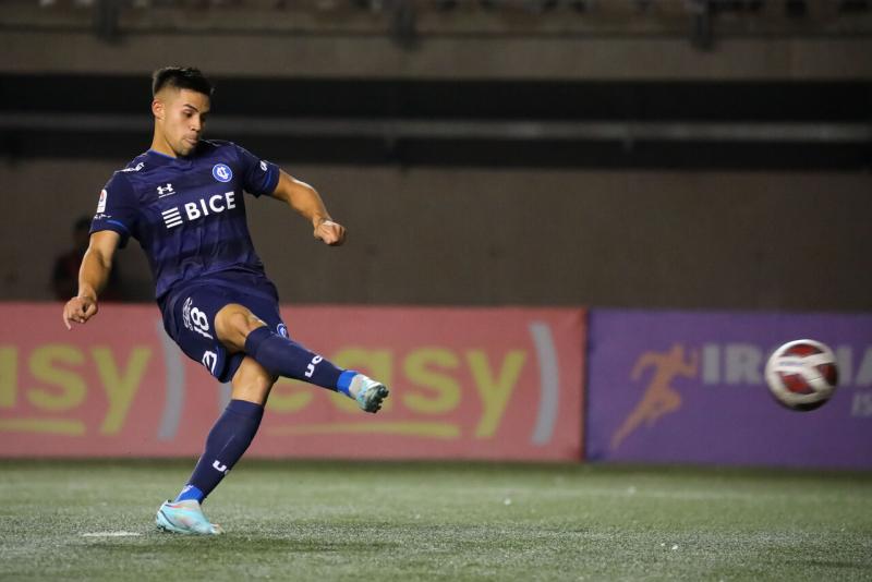 Alexander Aravena podría dejar la UC ante el interés de varios equipos europeos. Crédito: Agencia Uno.