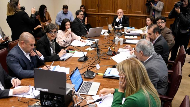 Agencia Uno - Comisión de Salud del Senado discute ley corta de isapres