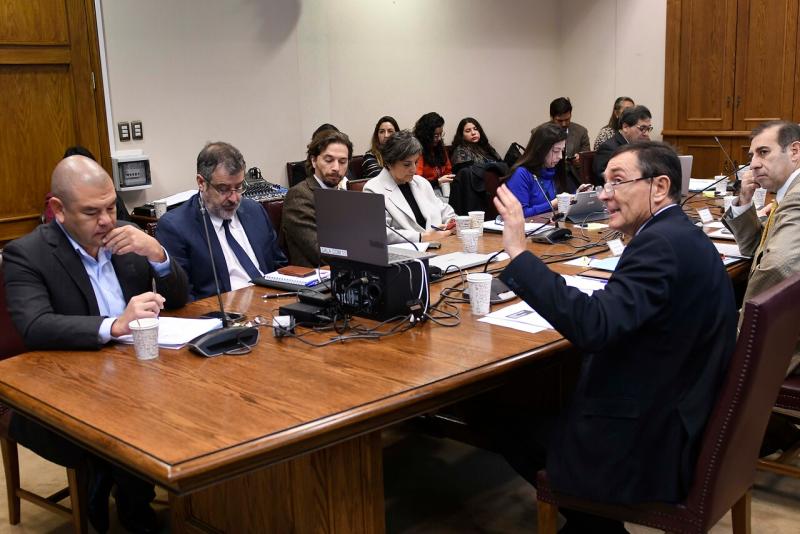 Agencia Uno - Comisión de Salud revisa ley corta de isapres