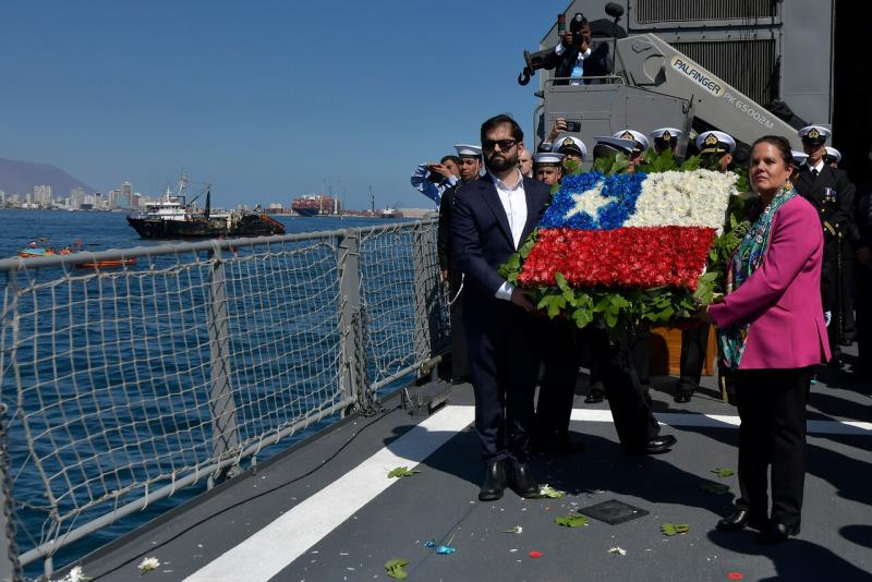 Agencia Uno - Presidente Boric encabezó desfile por Glorias Navales: "Es muy importante reconocer nuestra historia"