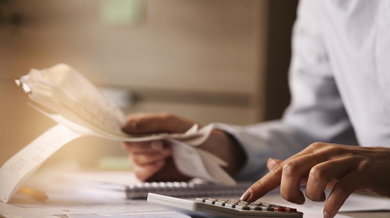 Total Abogados - En Chile el 57% de los hogares tiene deudas: ¿Qué hacer cuándo no puedo pagar las cuotas de un crédito?