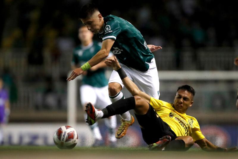Matías Plaza podría abandonar Santiago Wanderers. Crédito: Photosport.