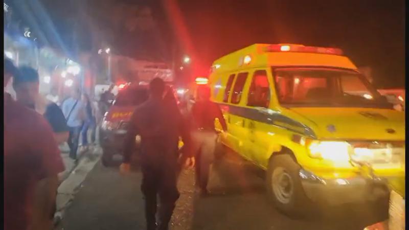 Las ambulancias llegaron a entregar asistencia al recinto deportivo. Imagen: Pantallazo.