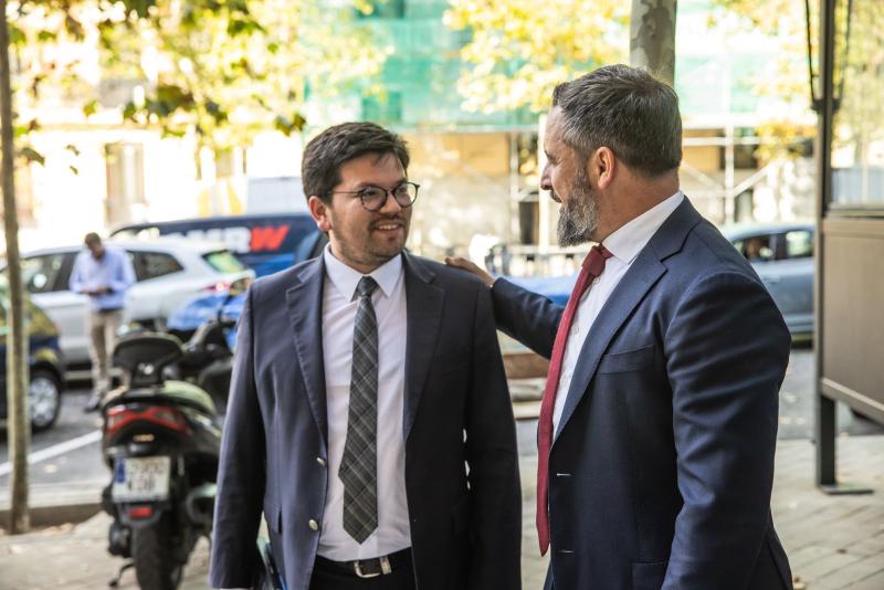 Emiliano García junto a Santiago Abascal, presidente de Vox - T13