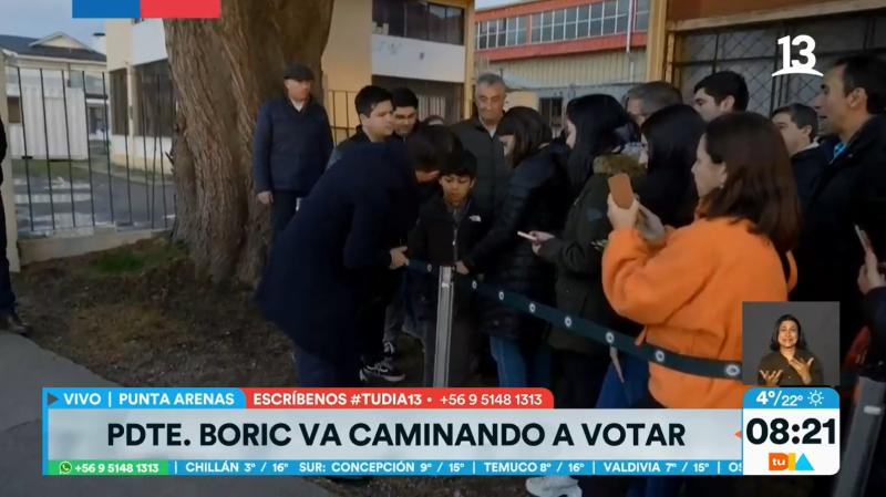 Presidente Boric llegó a votar a Punta Arenas