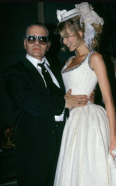 Karl Lagerfeld y Claudia Schiffer en el año 1992 - GettyImages