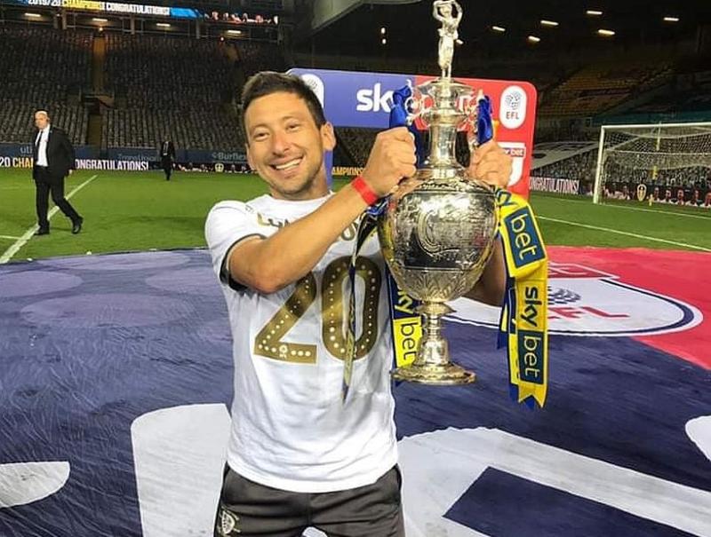 Diego Reyes fue campeón con Marcelo Bielsa en Leeds United - Twitter