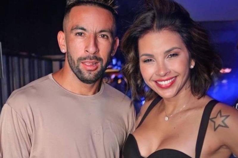 La última pareja oficial de Mauricio Isla fue Thati Lira.