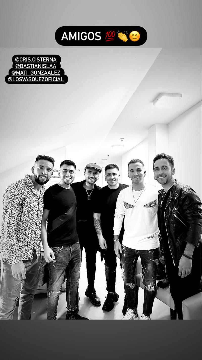 Mauricio Isla estuvo con Claudio Bravo en el concierto de Los Vásquez.