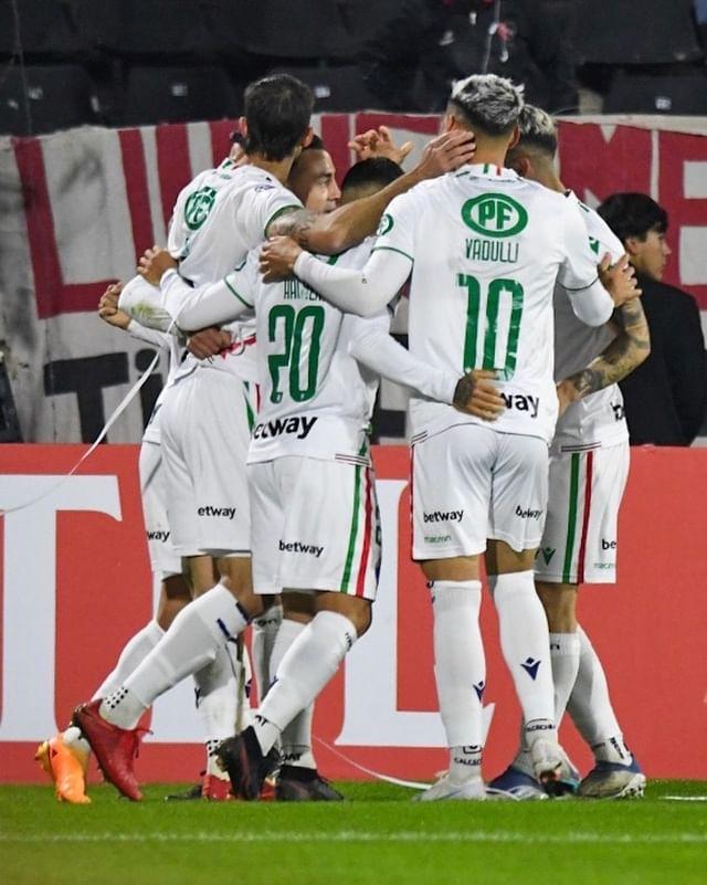 Audax Italiano celebrando la anotación en Argentina (Foto: Instagram)