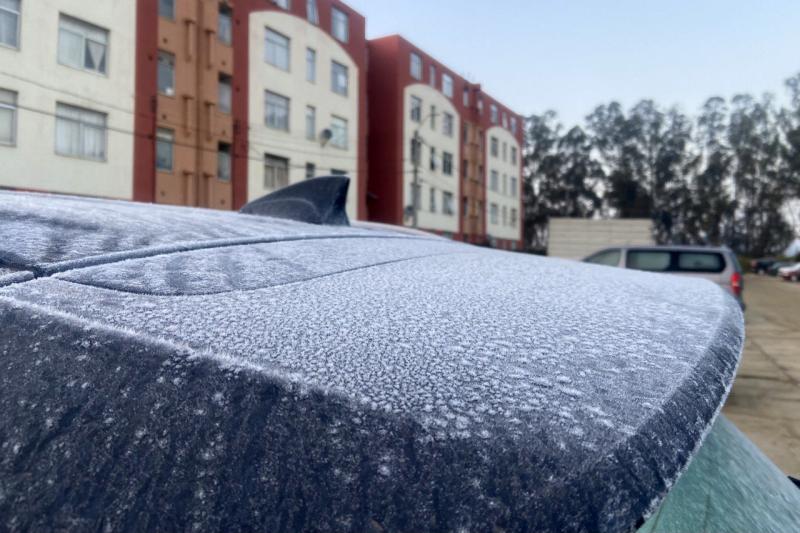 Agencia Uno - Vidrios del auto escarchados por ola de frío