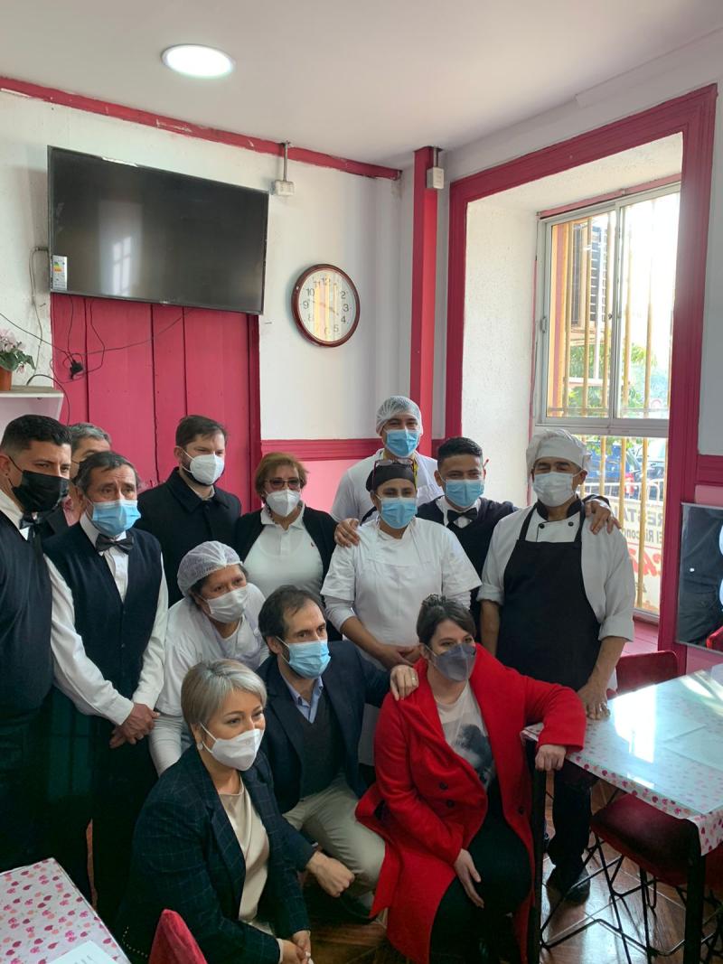 Boric en fuente de soda El Rinconcito