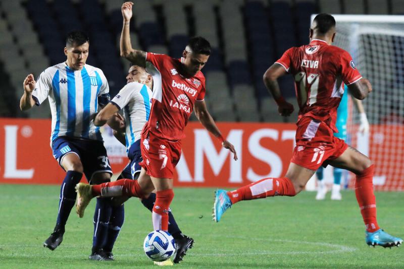 Ñublense perdió ante Racing Club en Concepción. Imagen: Photosport.