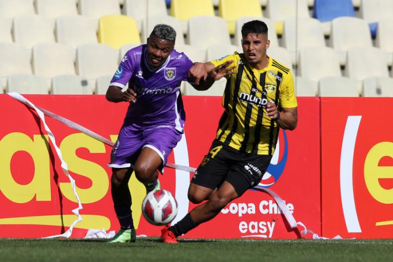 Deportes Concepción recibe a Fernández Vial en una nueva edición del Clásico Penquista. Crédito: Photosport.