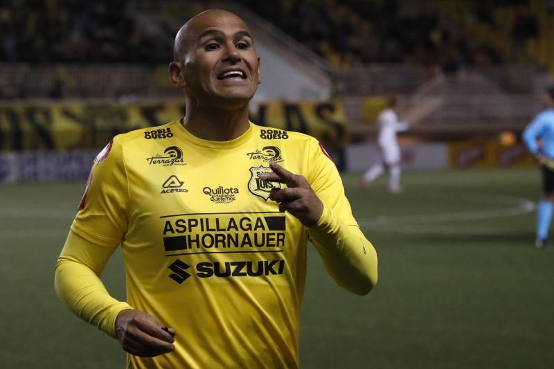 Humberto Suazo acabó con el sueño de verlo en la Roja. (Photosport)
